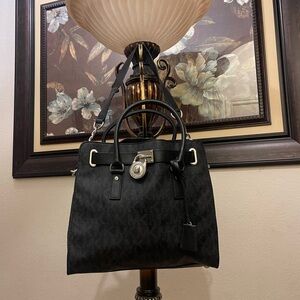 Michael Michael Kors please check all picture of condition